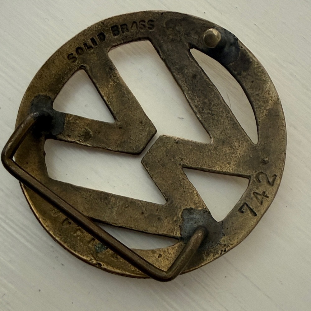 🔥🔥🔥Vintage VW Gold Brass Belt Buckle - Picture 2 of 4